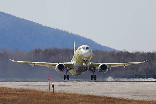 SJ-100 впервые пролетел через всю Россию на отечественных двигателях