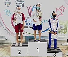 Третье золото выиграла нижегородская пловчиха Елена Богомолова на Спартакиаде молодёжи России