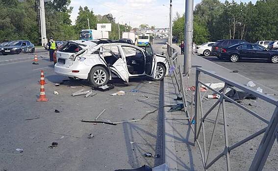 Водитель Toyota Venza погиб на самой адской улице Новосибирска