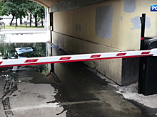 Шлагбаум раздора: московский двор превратили в частную парковку