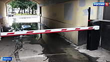 Шлагбаум раздора: московский двор превратили в частную парковку