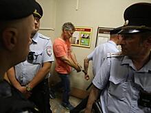 Суд в Екатеринбурге освободил Ройзмана, но оставил его без связи