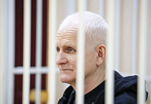 Суд в Белоруссии дал 10 лет тюрьмы Нобелевскому лауреату Алесю Беляцкому