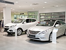 Пока одни дилеры отказываются продавать авто не в кредит, другие делают надбавку за оплату картой