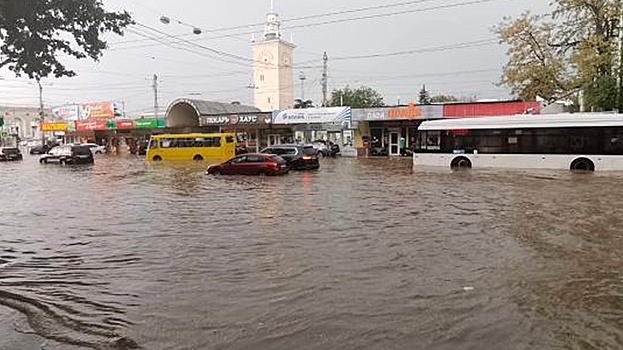 Вода сошла на автодорогу Симферополь-Ялта из-за ливня