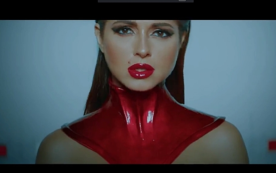 Фантастическое бикини и чувственные алые губы: Нюша предстала в образе киберпанк-героини в новом клипе