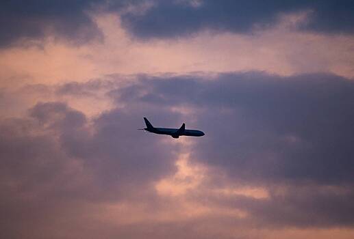 Пассажирский самолет прилетел в аэропорт, не смог сесть и улетел обратно