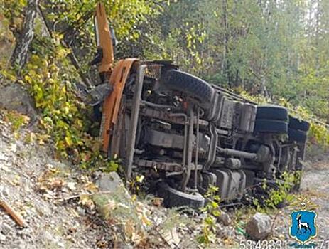 В Жигулевске пострадал водитель грузовика, опрокинувшегося на обочину