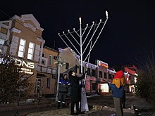 В Биробиджане зажгли первую ханукальную свечу