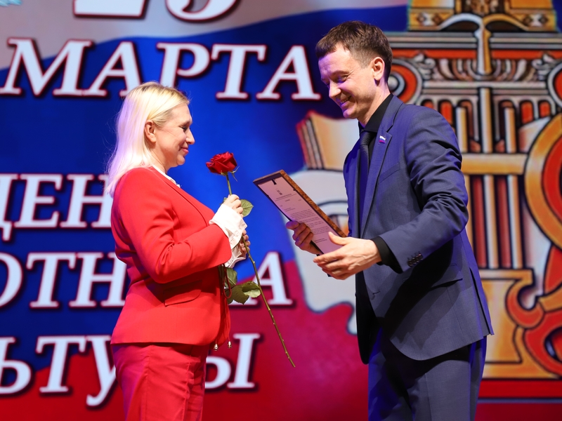 Сергей Васянин вручил награды работникам культуры