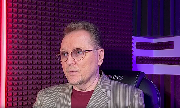 Известного музыкального продюсера госпитализировали после нападения на улице