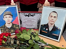 В волгоградской школе появились парты двух героев СВО