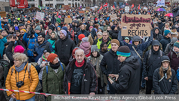 Экс-депутат Бундестага Гердт: Протестами против АдГ немцев пытаются отвлечь от экономического кризиса