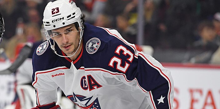 Монахан выиграл приз за верность хоккею. Награду вручила вдова Годро