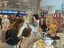 Динозавр, купола и японские тории: на AmberForum 2022 в Светлогорске проходит выставка изделий из янтаря
