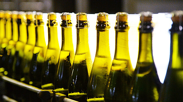 Как вырастет стоимость шампанского к Новому году