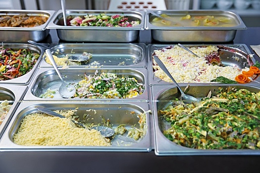 Деньги вместо еды: в России предложили заменить школьные завтраки на сертификаты