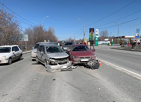 Массовое ДТП в Новосибирске: столкнулись пять машин, трое пострадавших
