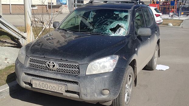 «Снова взрывали»: автомобилям на парковке «Артека» разбило лобовые стекла осколками от телебашни