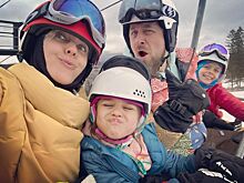 «Кто самый довольный?»: Ольга Шелест с мужем и дочерьми покаталась на сноубордах