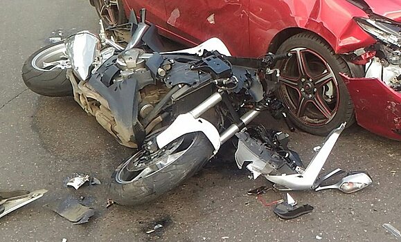 Женщина-водитель сбила 18-летнего мотоциклиста в Арзамасе