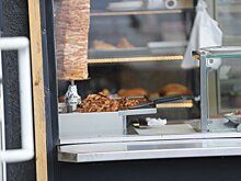 В Москве временно закрыли точку продажи шаурмы из-за кишечной палочки
