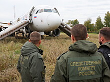 Названа возможная причина аварийной посадки самолета под Новосибирском