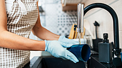 Эксперт рассказала, чем могут быть опасны средства для мытья посуды