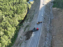В Приамурье открыли движение легковушек в объезд обвала на трассе "Лена"