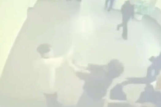 В Усолье-Сибирском школьник дал рукой в нос учительнице, разнимавшей драку