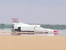 Реактивный автомобиль Bloodhound LSR разогнался до 1011 км/ч