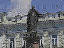 В Доме Романовых заявили, что решение Зеленского заменить памятник Екатерине II в Одессе порноактером погубит Украину