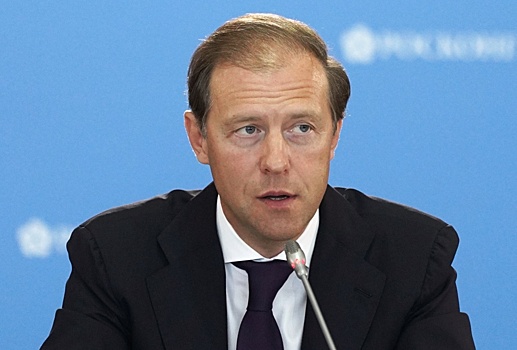 Мантуров заявил о готовности кабмина освободить ряд отраслей от "курсовой" пошлины