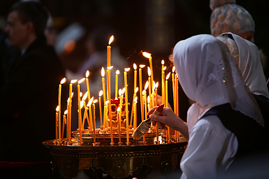 Праздничные песнопения, молитвы и украшенные хвоей вертепы. Как встретили Рождество в странах СНГ?