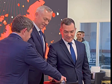 Губернатор Андрей Травников открыл уникальное производство оптических трансиверов