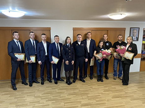 В Свердловской области полицейские вручили благодарственные письма волонтерам регионального поискового отряда «Прорыв» и специалистам«РМК Поиск»