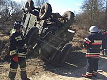 Водитель погиб в перевернувшемся грузовике