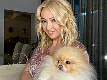 «Фея крестная»: Рудковская в черном пальто без рукавов посетила особняк Долгоруких