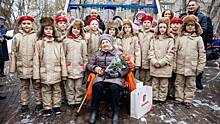 Юнармейцы Москвы провели парады для ветеранов Великой Отечественной войны