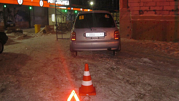 В Кирове Nissan сбил 15-летнюю девушку: подросток переходила проезжую часть по пешеходному переходу