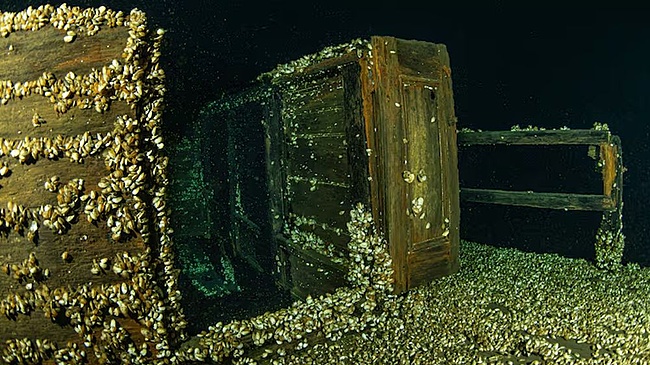 Водолазы добрались до неопознанного объекта на дне озера Онтарио