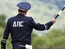 В Бурятии полицейским пришлось надеть наручники на пьяного водителя