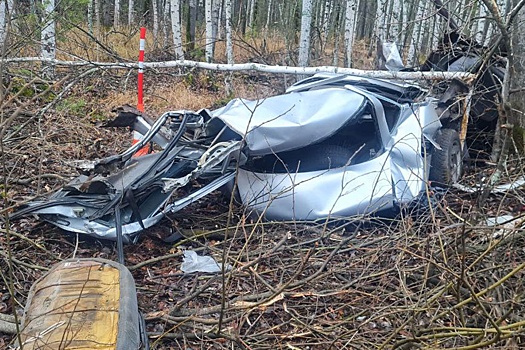 На тюменской трассе автомобиль с подростками съехал в кювет и перевернулся