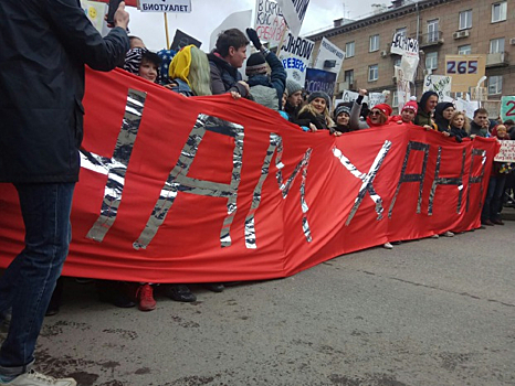 Первомайская Монстрация в 16 актуальных плакатах