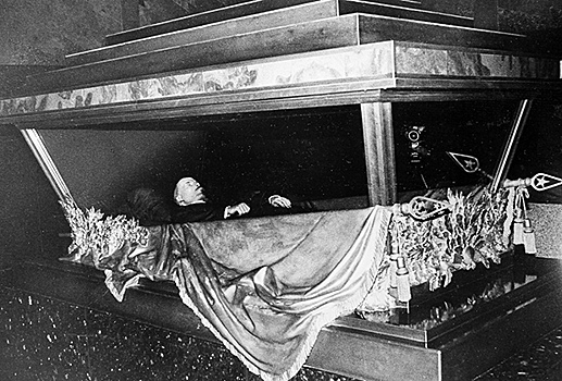 Что Гитлер хотел сделать с мумией Ленина