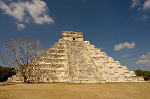 Ученые поняли, почему пирамида майя «чирикает»