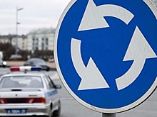 Российским водителям объяснили, что делать на круговых перекрестках