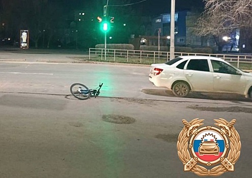 В Волгодонске автомобиль сбил несовершеннолетнего велосипедиста