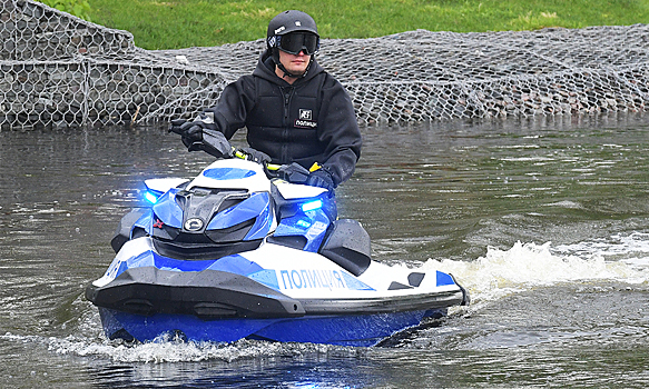 Российский школьник во&nbsp;время купания нашел в&nbsp;реке пакеты с&nbsp;бомбами