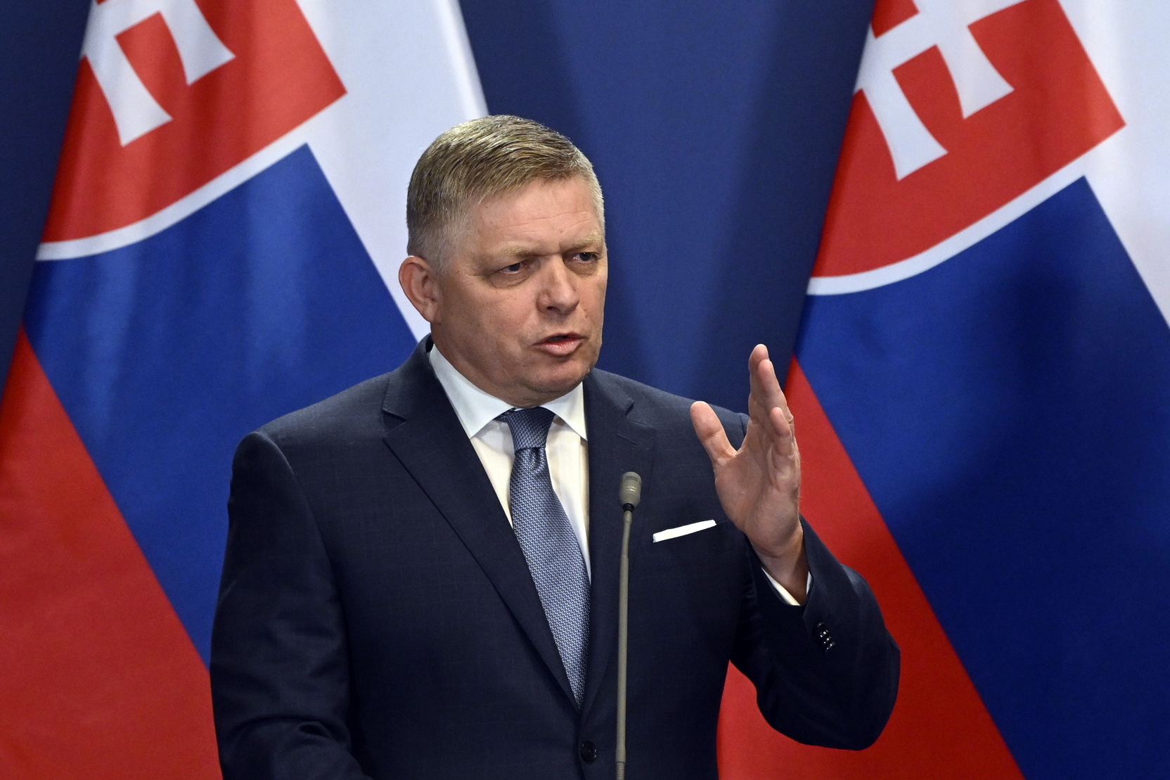 Состояние раненого премьер-министра Словакии назвали критическим